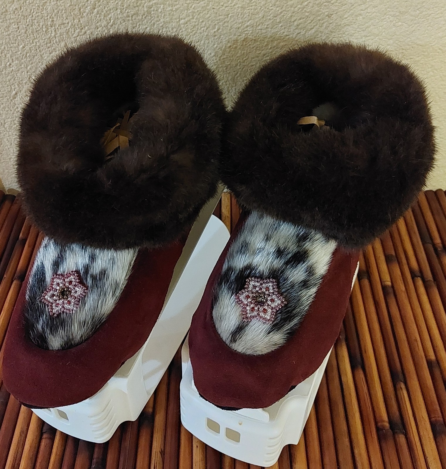 Native Alaskan Suede Leather & Fur Beaded Slippers Womens Size 7 Seal Otter NEW