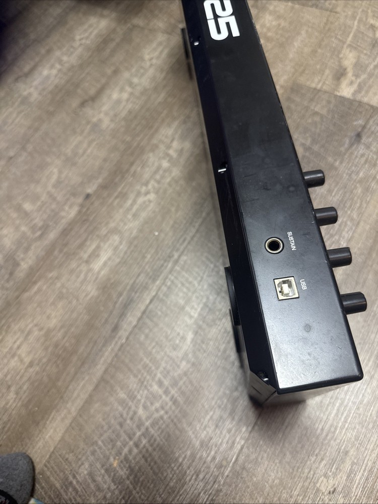 Alesis V25 25-Key USB MIDI Keyboard Controller not tested