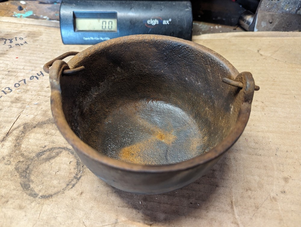 Cast Iron No.6 Blacksmith Melting Pot - Used