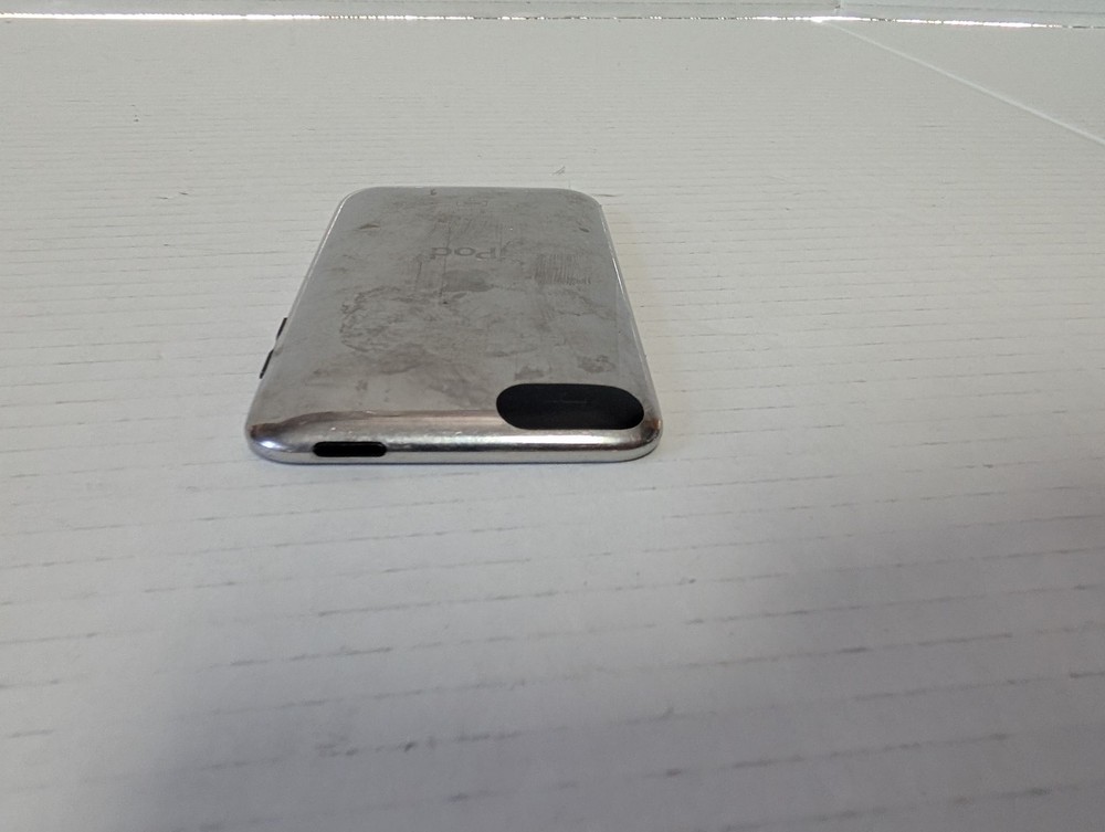 Apple iPod Touch 1st Gen 8GB Used Scratched Screen Back Case Power Untested