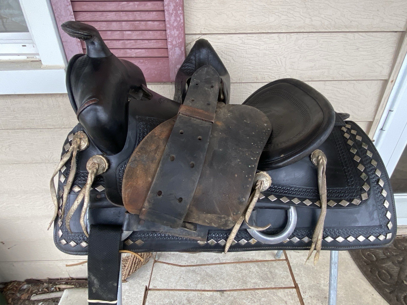 Vintage/Antique 15.5" Simco Western saddle w/silver diamonds, tapaderos