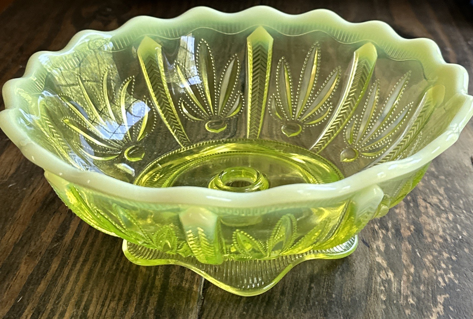 Fenton Topaz Opalescent Cactus Centerpiece Bowl Only Missing Horn Yellow Art