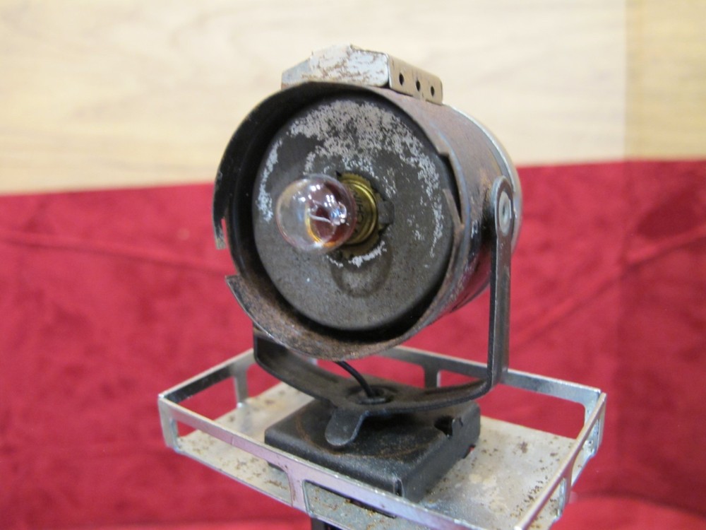 MARX O SINGLE HEAD FLOOD LIGHT TOWER.