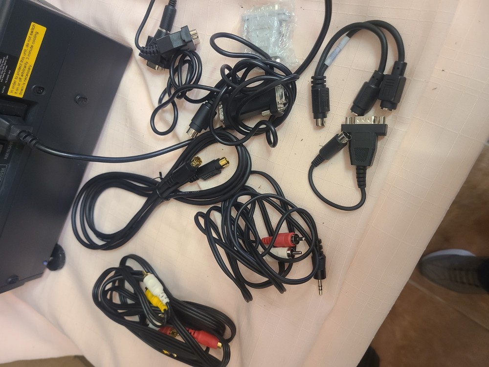 CTX EZPRO 600 Projection LCD Display With Complete Case & cables