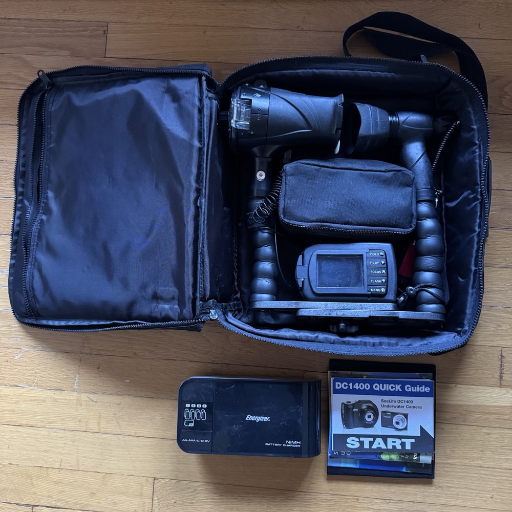 Sealife DC1400 HD Digital Underwater Camera Bundle With Lights