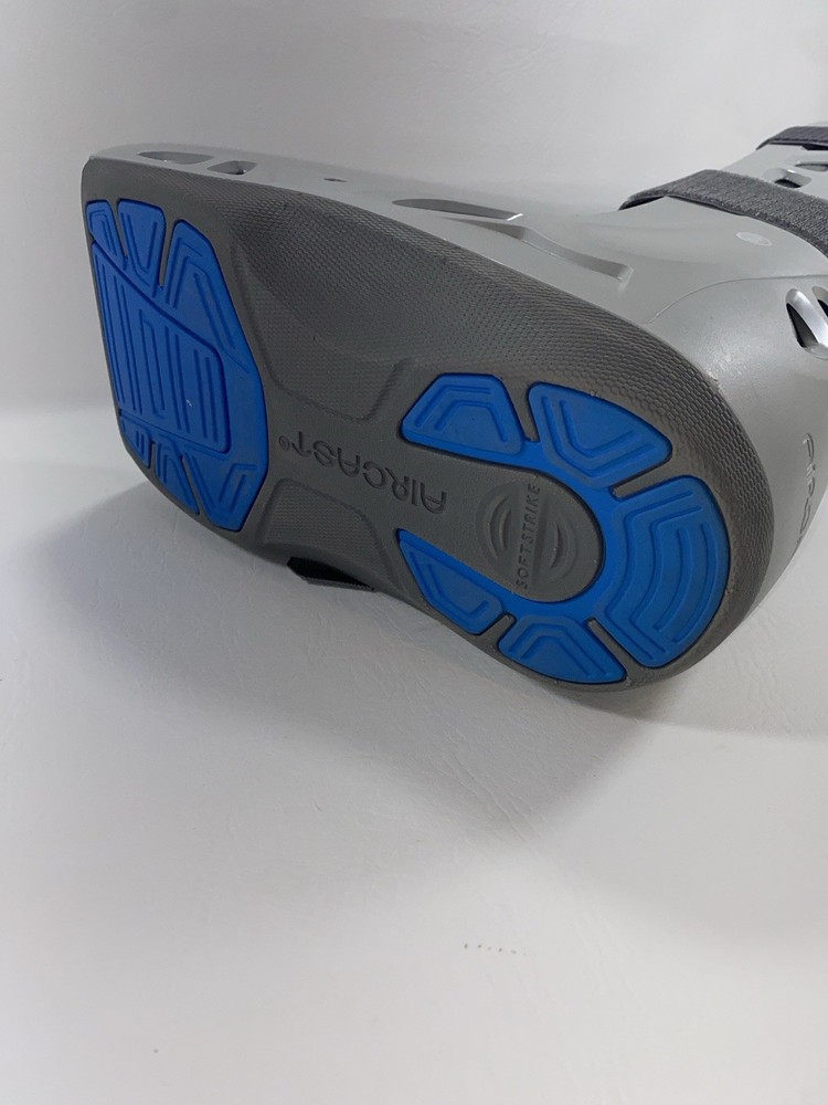 Aircast Softstrike Walking Boot Size Extra Large With Side Pump Inflation