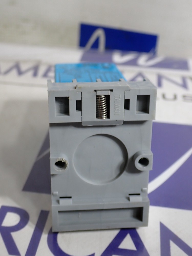 IDEC RTE-P11 Electronic Timer 120V With Base SR2P-06