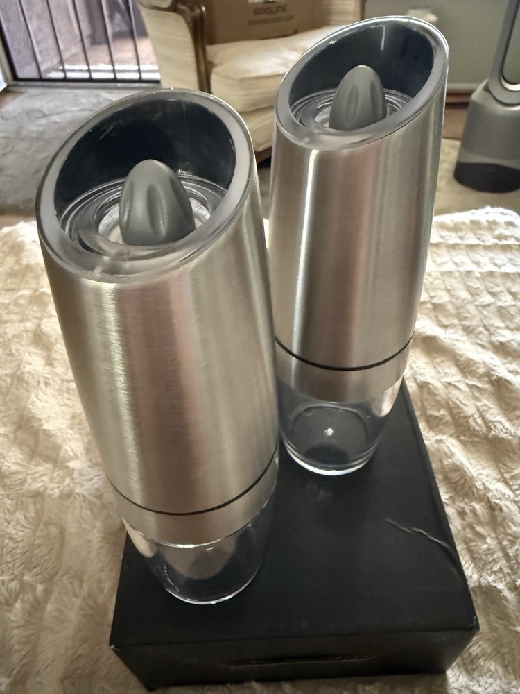 2 Pack Electric Salt & Pepper Grinder Set, Automatic Gravity Salt & Pepper Mill