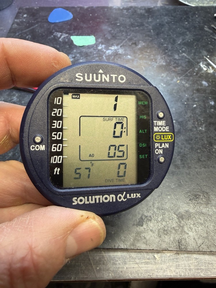 Suunto Alpha Lux dive computer - AS IS, Powers up.