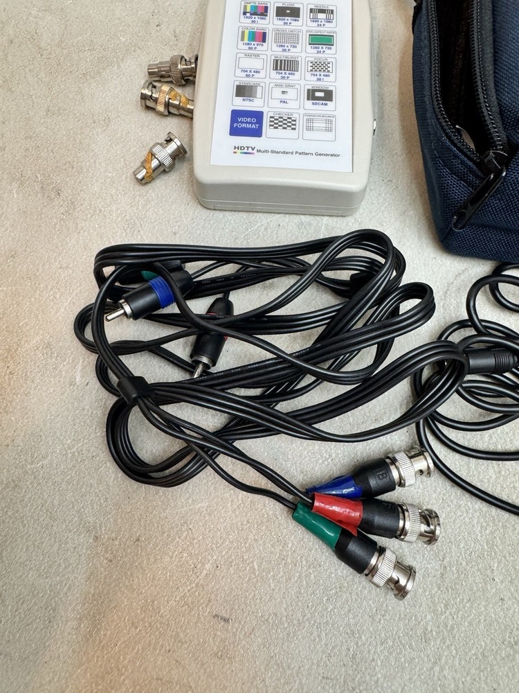 Tested Clean BK Precision 1253 Handheld HDTV Pattern Color Bars Generator