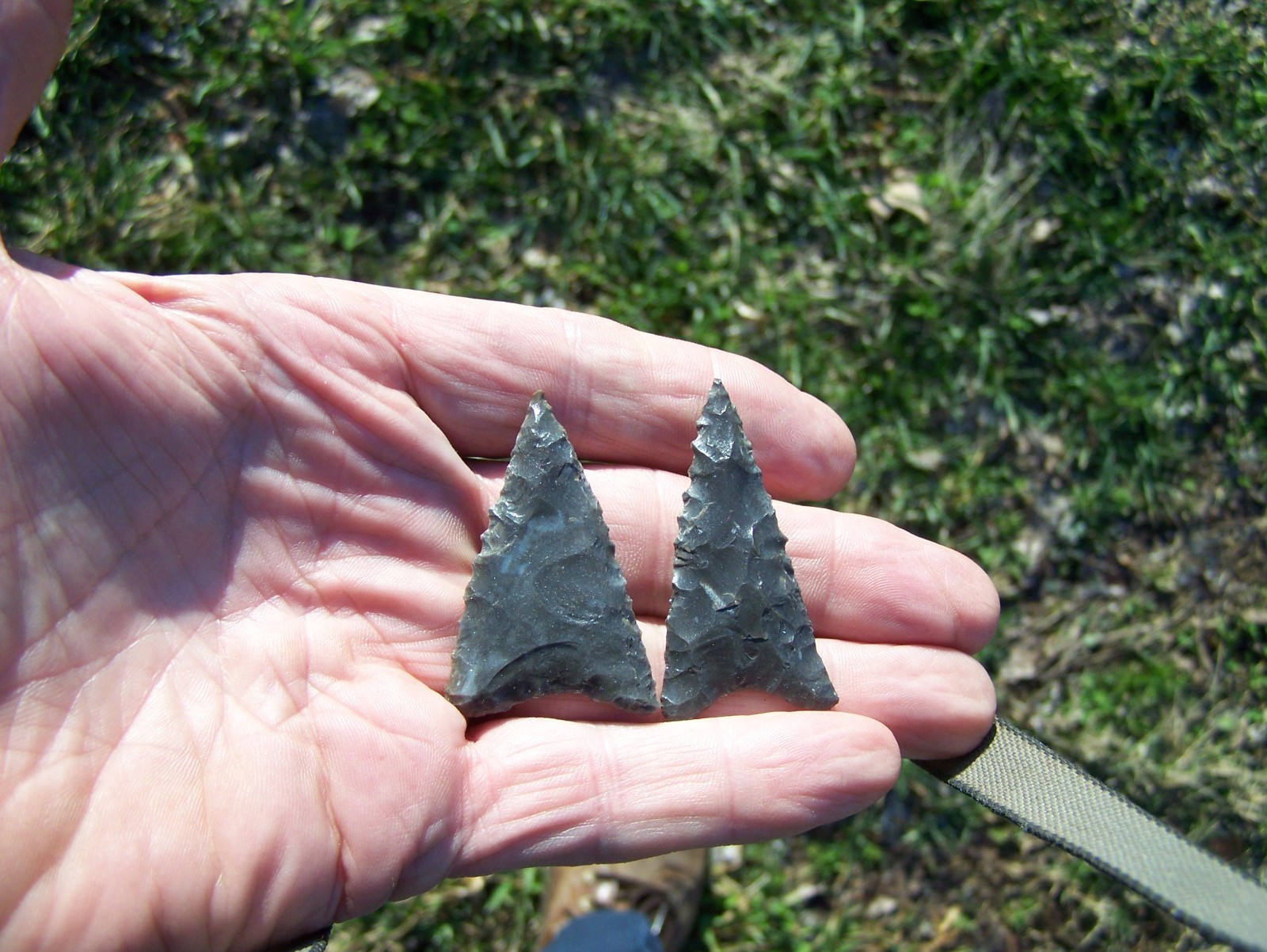 Here is a group of reproduction arrowheads! (Read listing)