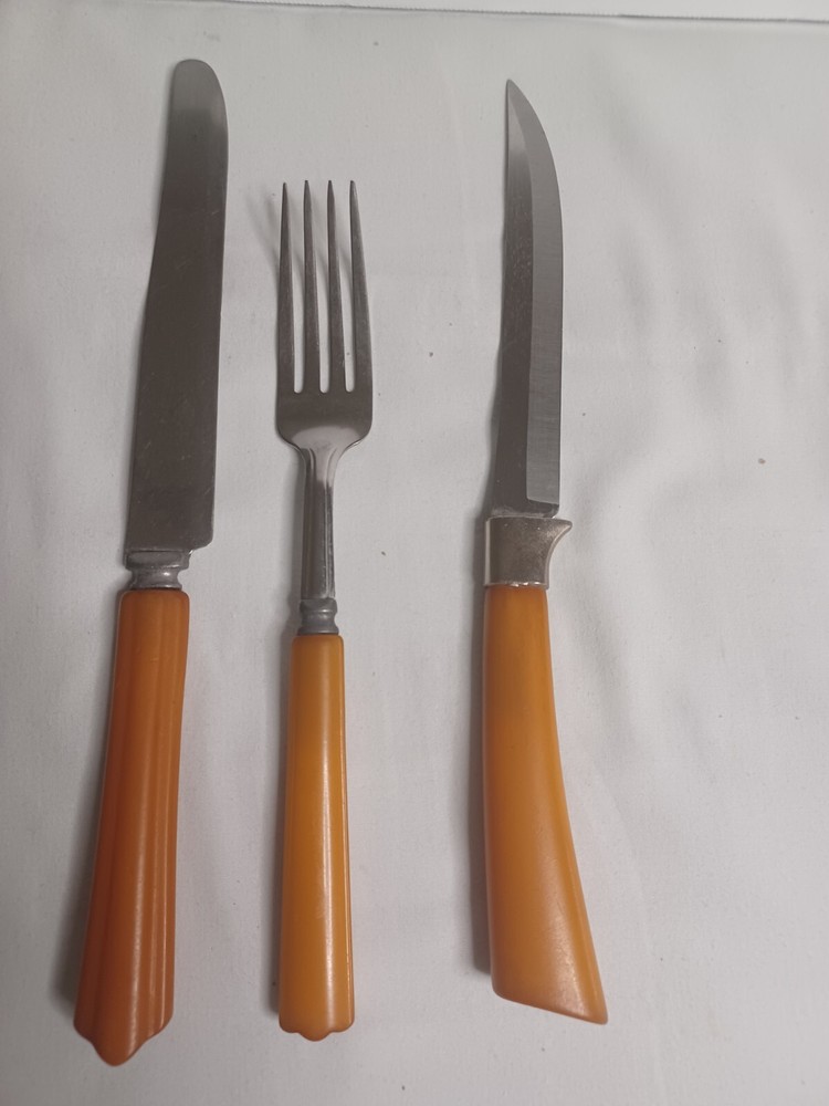 VINTAGE BUTTERSCOTCH BAKELITE  LUCITE  FLATWARE ~ 1 fork 2 knives