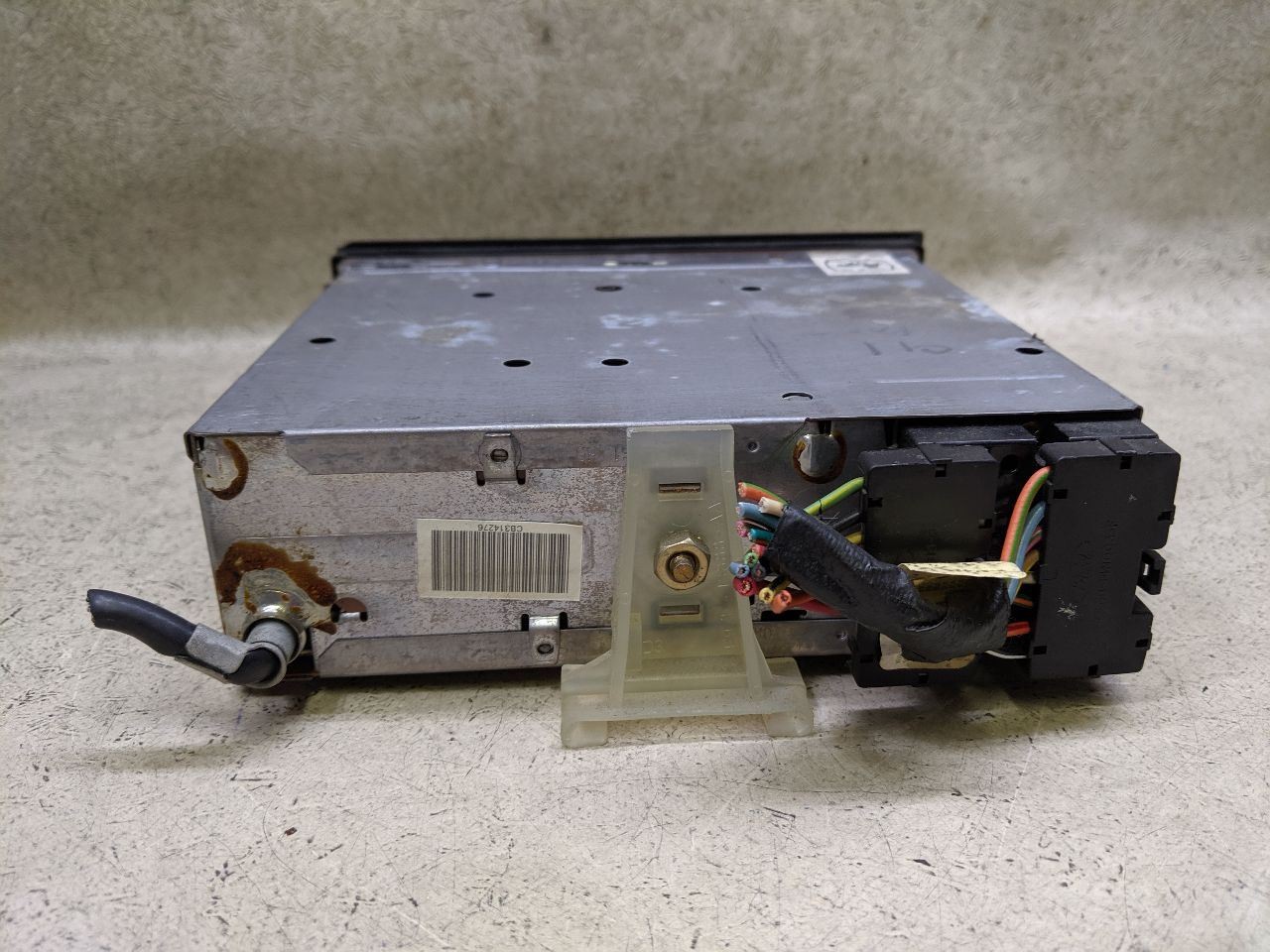 Stereo Radio AM FM Cassette With Clock Fits 91-92 FORD EXPLORER e10-70/203987