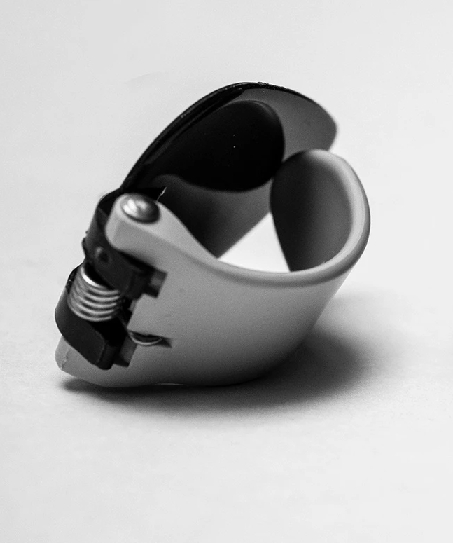 Black Mountain Picks Adjustable Thumb Pick, Medium 1.0mm Nylon, Beveled Edges