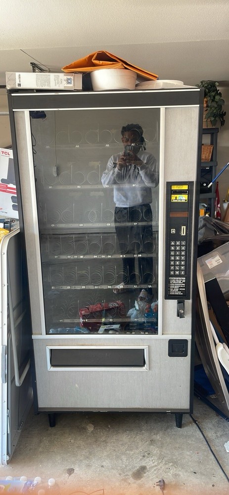 Vending Machine Model 3158
