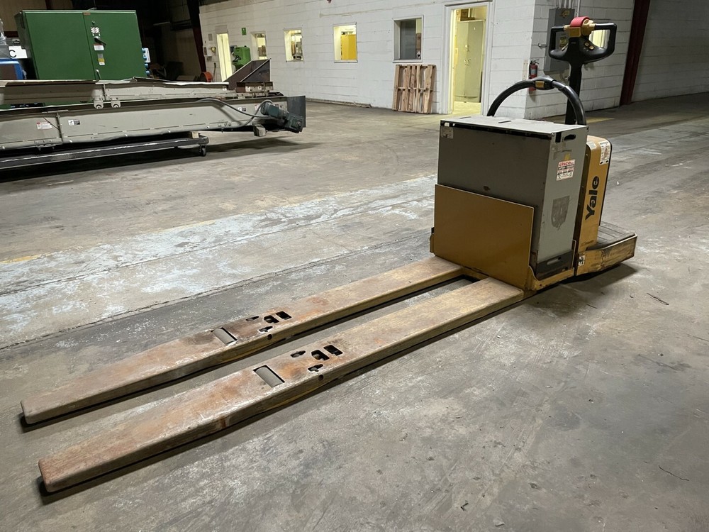 8000 lbs Yale Electric Pallet Jack