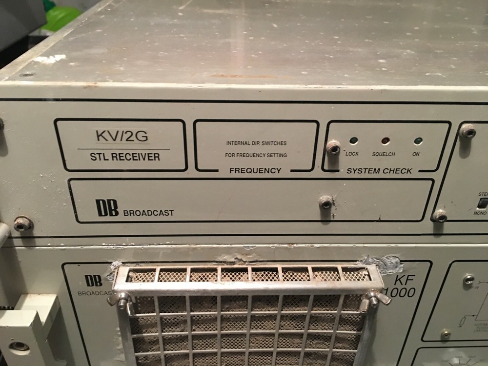 Broadcast Professional FM 1000 Watt - 88-108 Mhz - FM Transmitter DB OUT 1000w