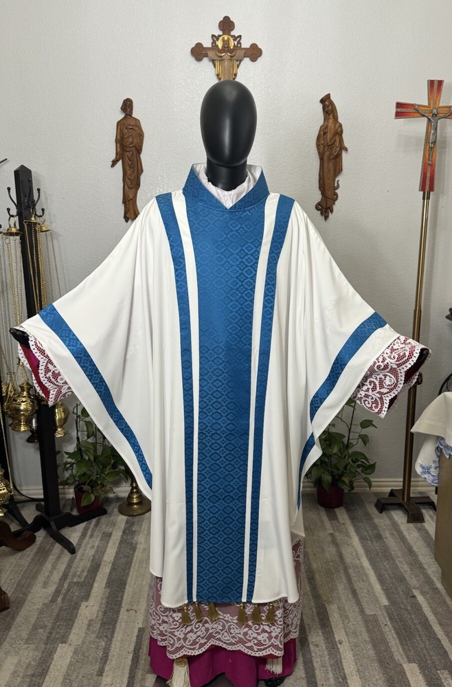 WHITE IVORY VESTMENT CHASUBLE & STOLE