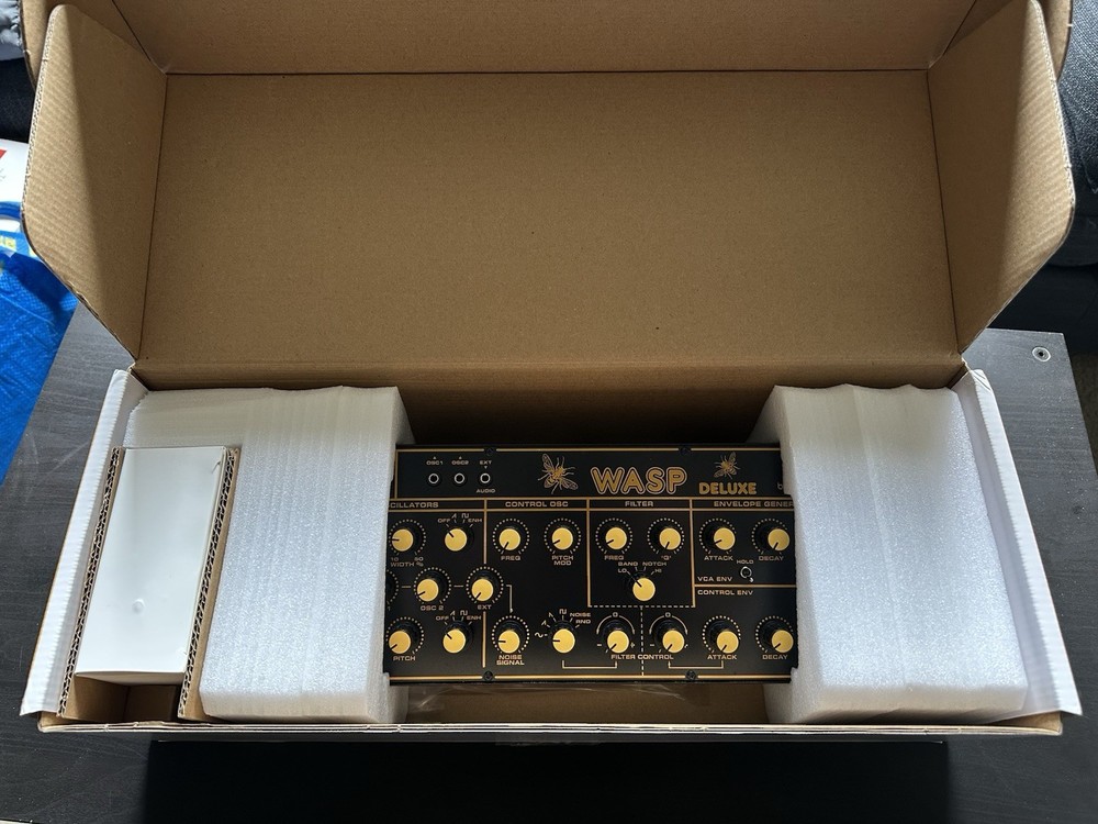 Behringer Wasp Deluxe
