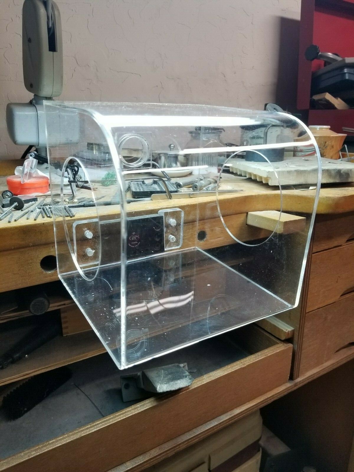 BENCH TOP JEWELRY POLISHING BOX with VACUUM CONNECTION & GRS MOUNT