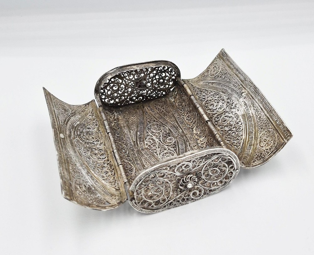 19TH CENTURY CONTINENTAL SOLID SILVER FILIGREE PURSE / BOX