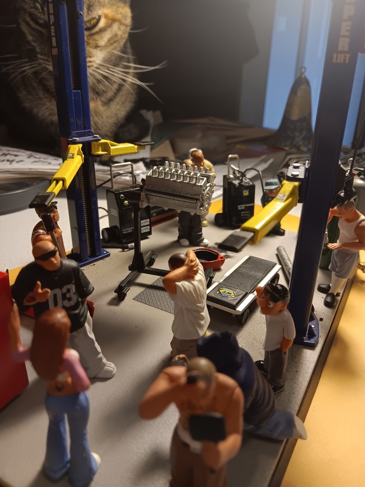 Auto Shop Diorama. Tools And Figures