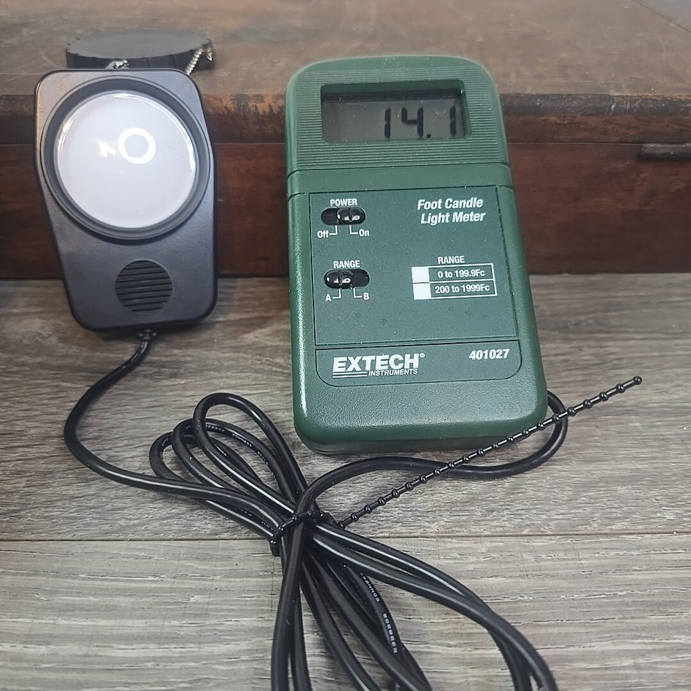EXTECH 401027 FOOT CANDLE DIGITAL LIGHT METER - TWO RANGE 200FC/2000FC