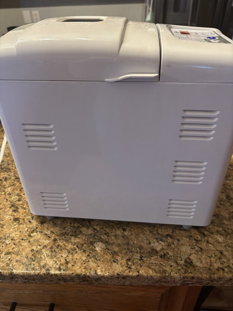 OSTER 5815 Deluxe White Automatic Bread Maker Baker Machine.