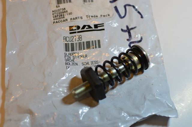 ACU2738 : DAF Front Panel Striker Assembly NOS