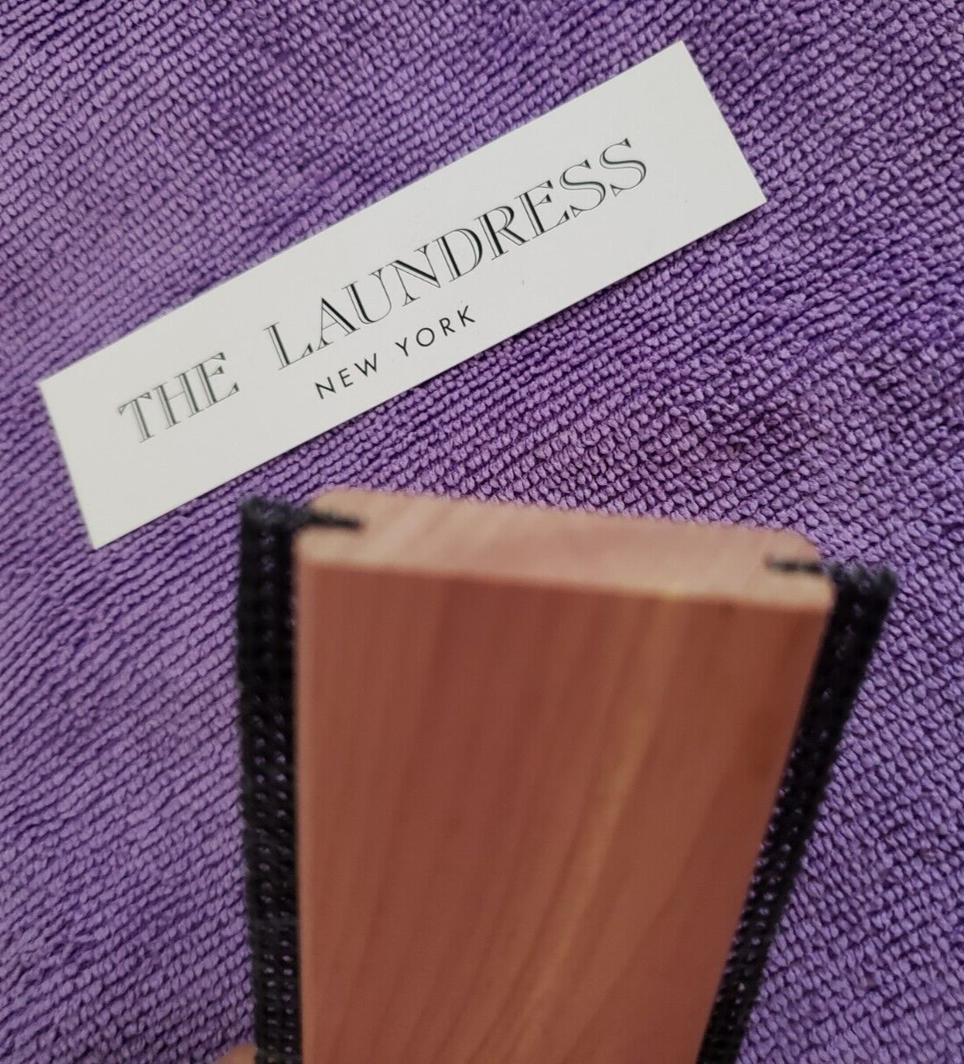 The Laundress New York - SWEATER COMB - Removes Pills, lint & Fuzz - Wood - NEW