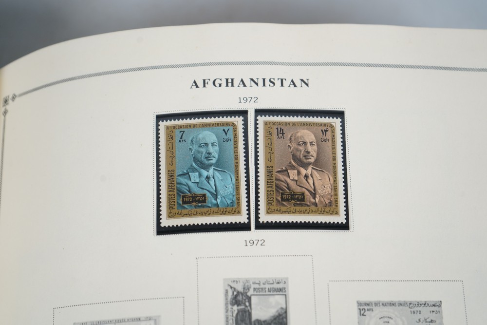 WORLDWIDE A-L 1970s COLLECTION OF 875+ STAMPS MINT & USED STORED IN SCOTT ALBUM