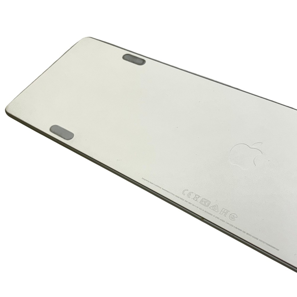 Apple A2520 EMC 3957 Wireless Bluetooth Magic Keyboard