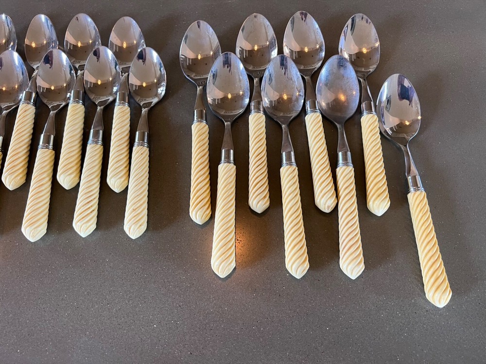 Zrike Flatware Ivory Swirl Stainless-40 pc set