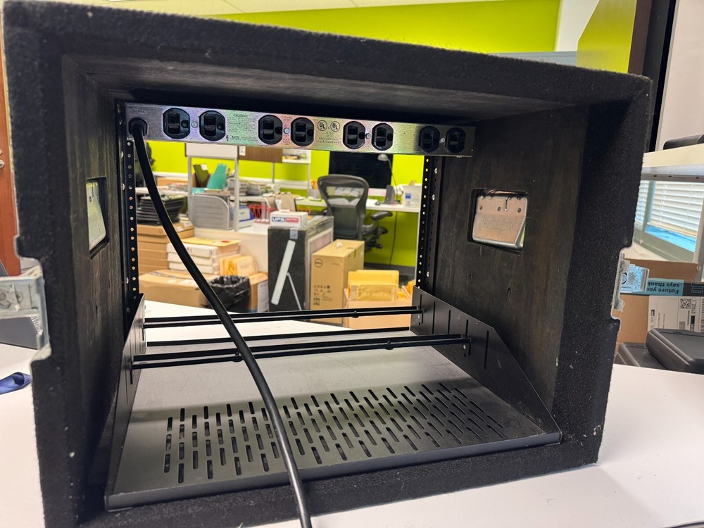 Furman PL-PLUS DMC Power Conditioner With Voltmeter/Ammeter