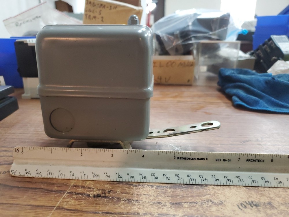 SQUARE D 9036 GG-2 Ser C Liquid Level Float Switch (VR6)