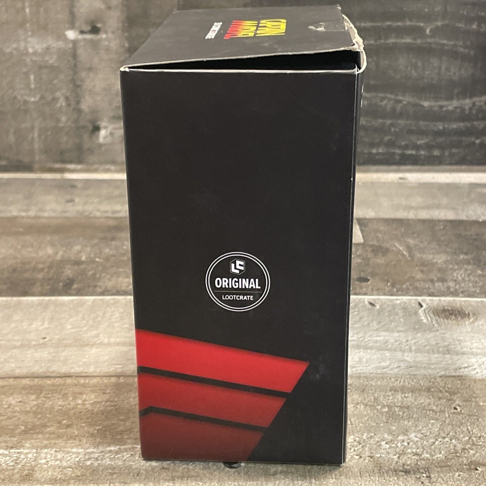 CAPTAIN MARVEL Marvel 3D Comic Standee Loot Crate Exclusive Open Box