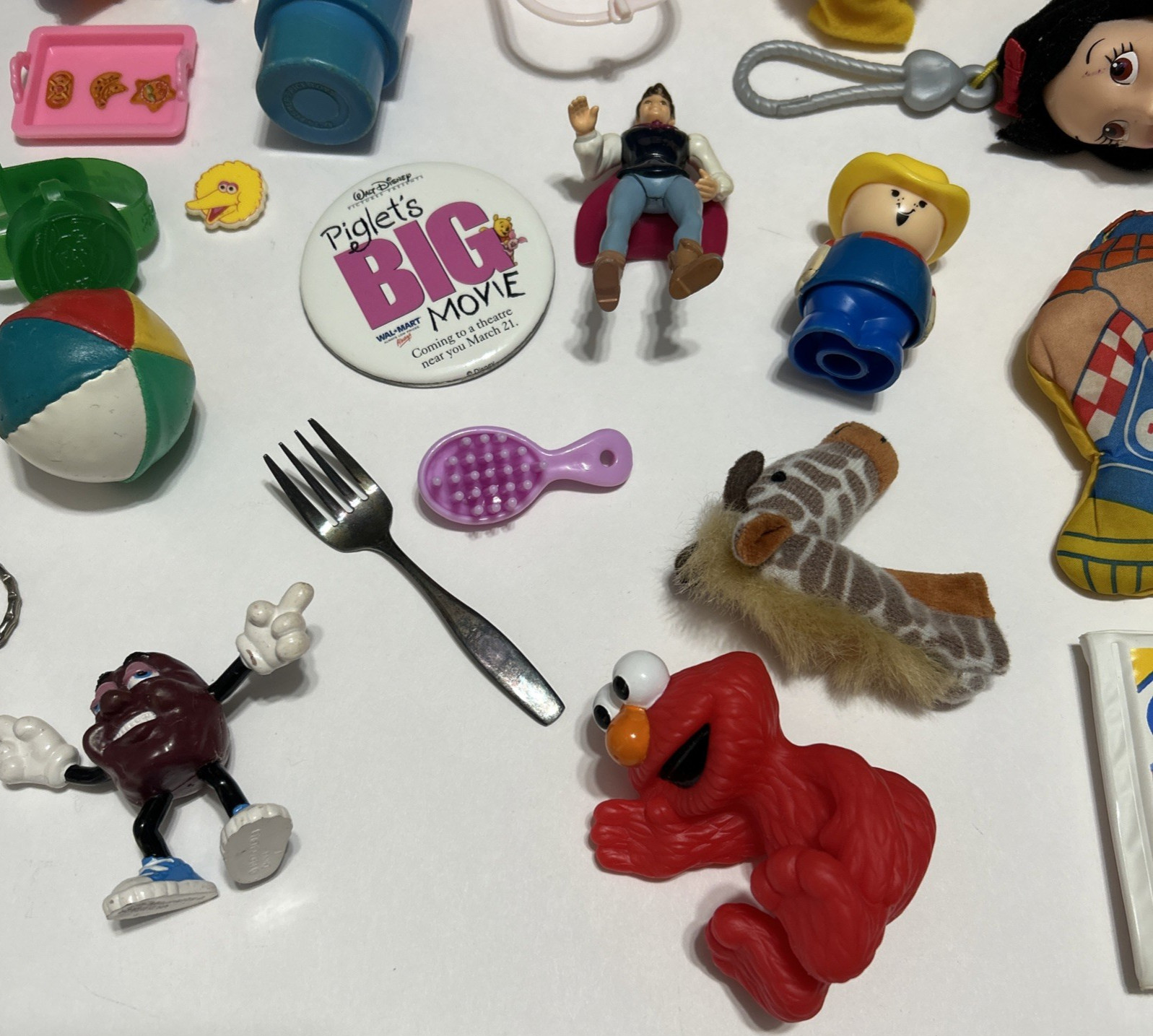 25pc VTG 90s Toy Junk Drawer Lot Elmo Ernie Farmer Hamster Raisin Happy Meal Toy