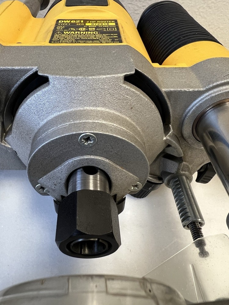 DEWALT Electronic Variable Speed Plunge Router DW621 2HP