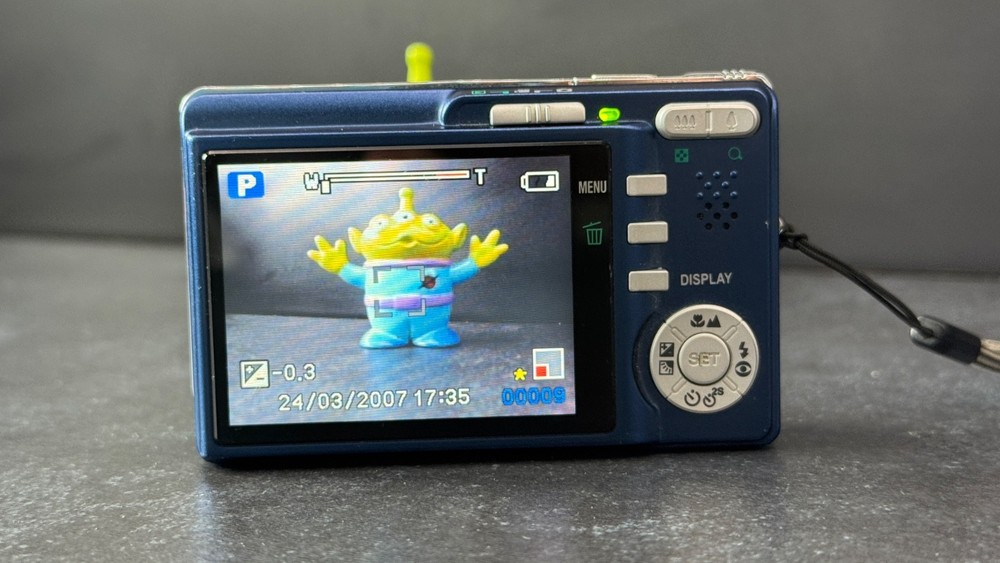 Sanyo VPC-T700EX 7.0MP Digital Camera - Blue