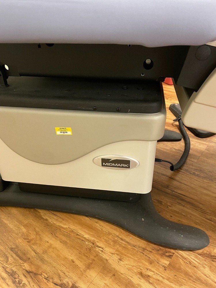 Midmark 646 Exam Table