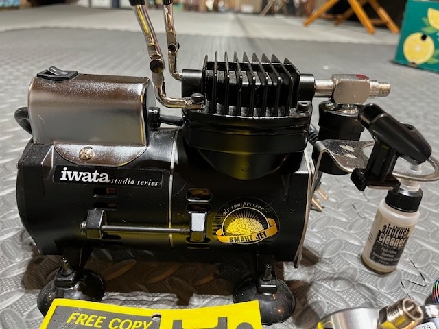Iwata smart jet compressor and Iwata Eclipse airbrush