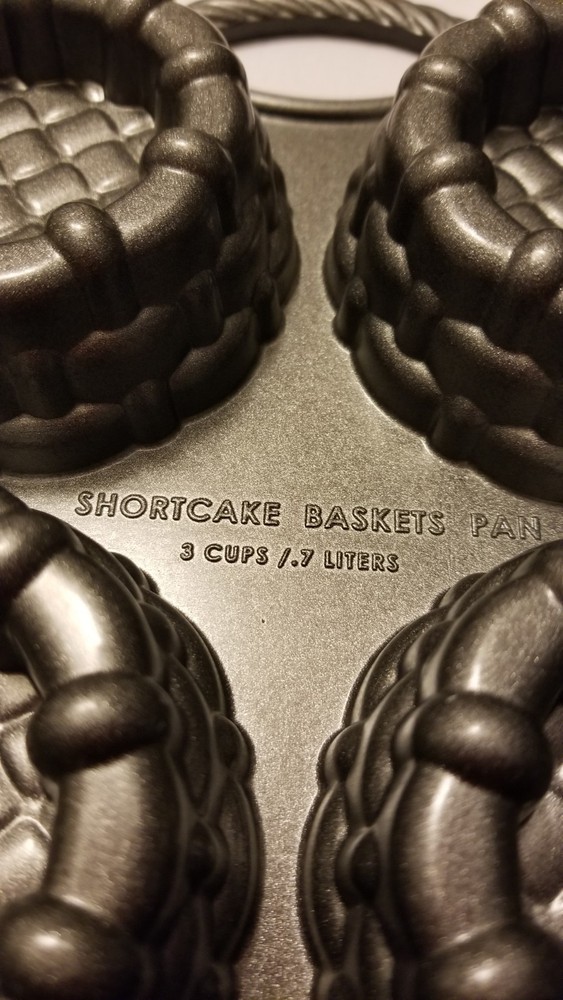Nordic ware shortcake pan, basket weave pattern. Used once.