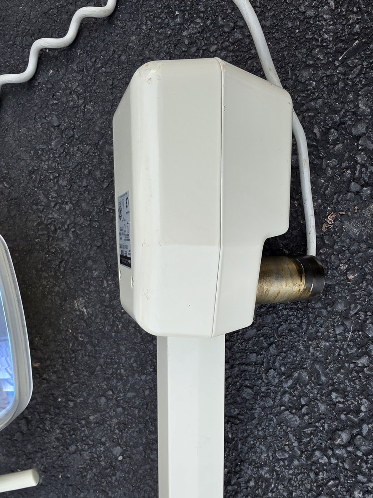 Adec 6300 Dental Examination Light