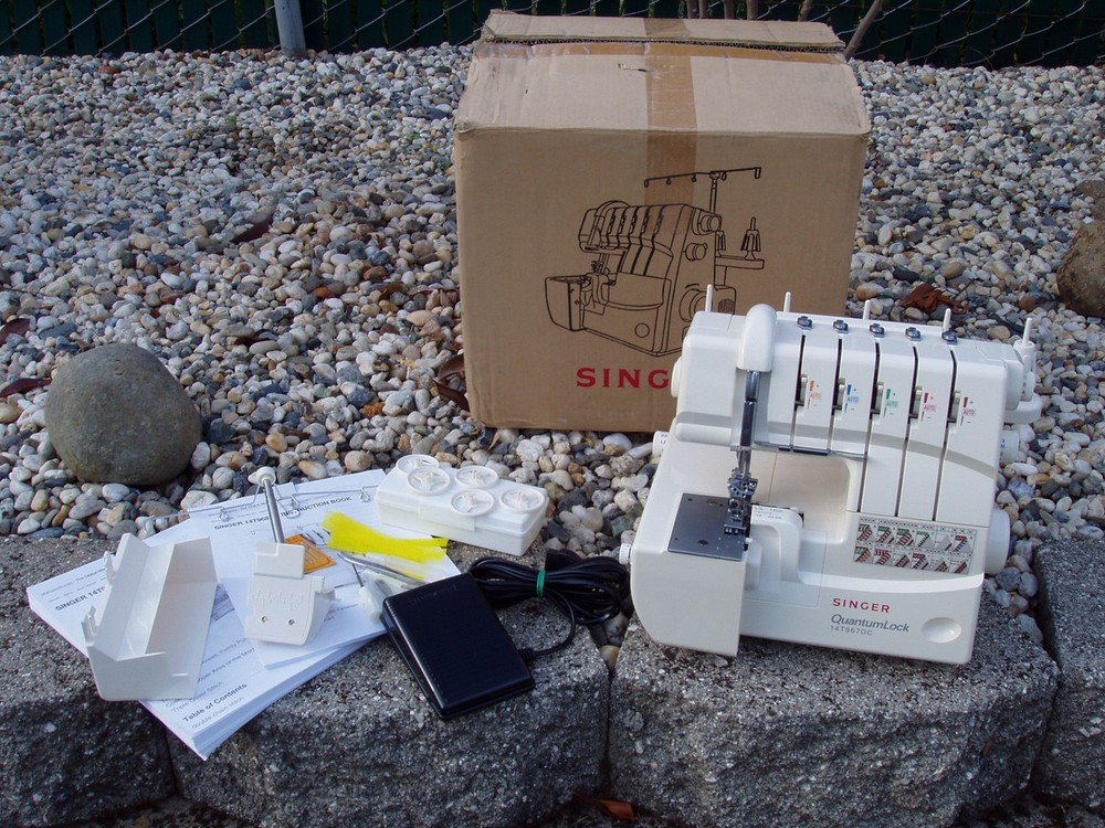 SINGER QUANTUM LOCK 14T967DC 5-THREAD OVERLOACK SERGER SEWING MACHINE EXCELLENT