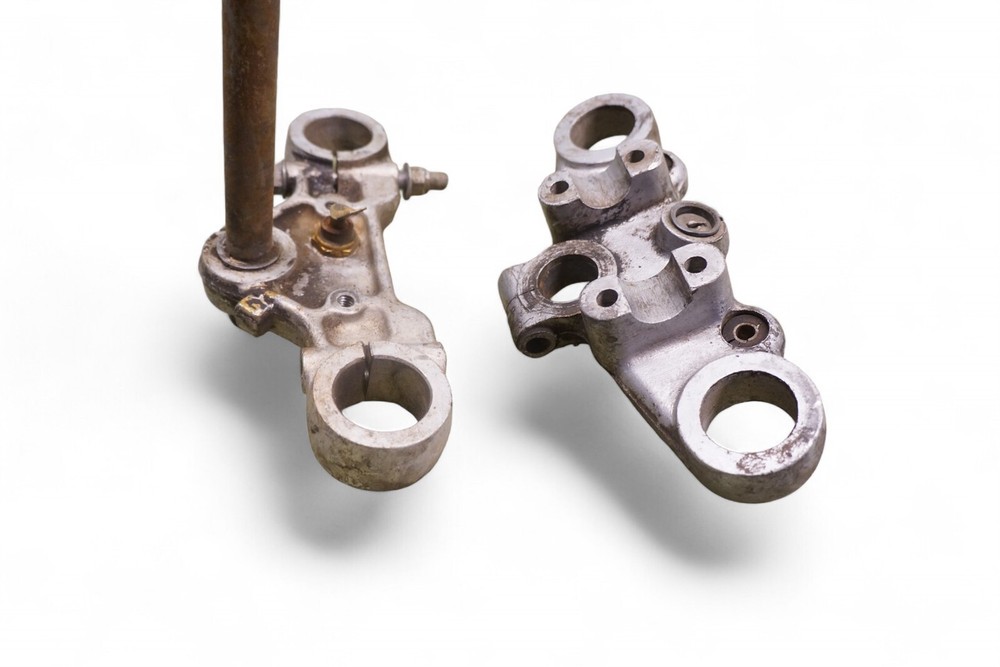 Triumph Aluminum triple tree top lower *2868