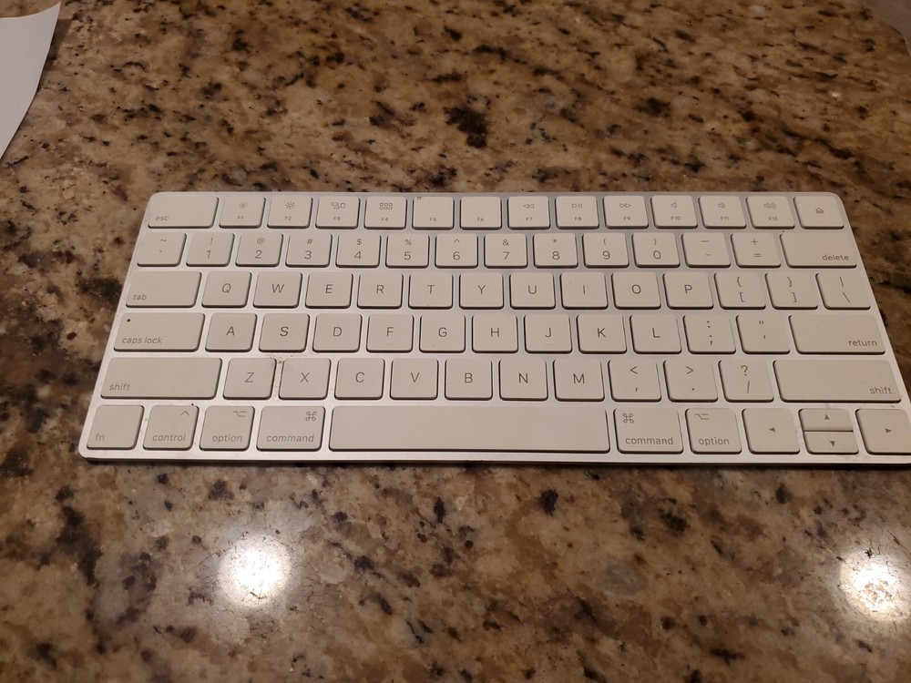 Apple Magic A1644 KeyboardLightning Connector Rechargeable Battery