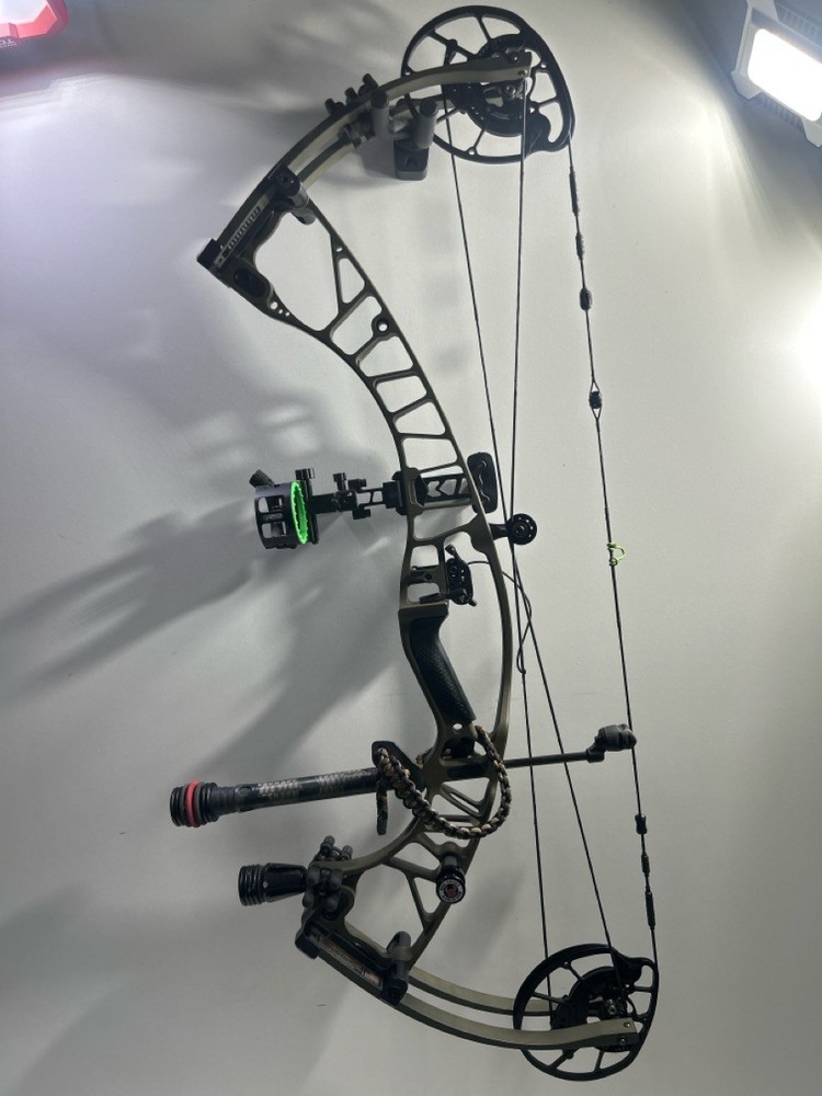 HOYT MODEL VENTUM 33 COMPOUND BOW (P11032784)