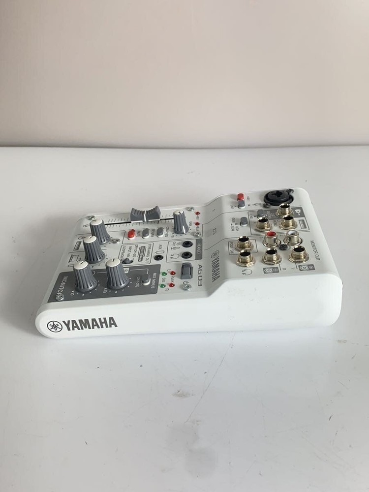 YAMAHA AG03MK2 MIXER Used