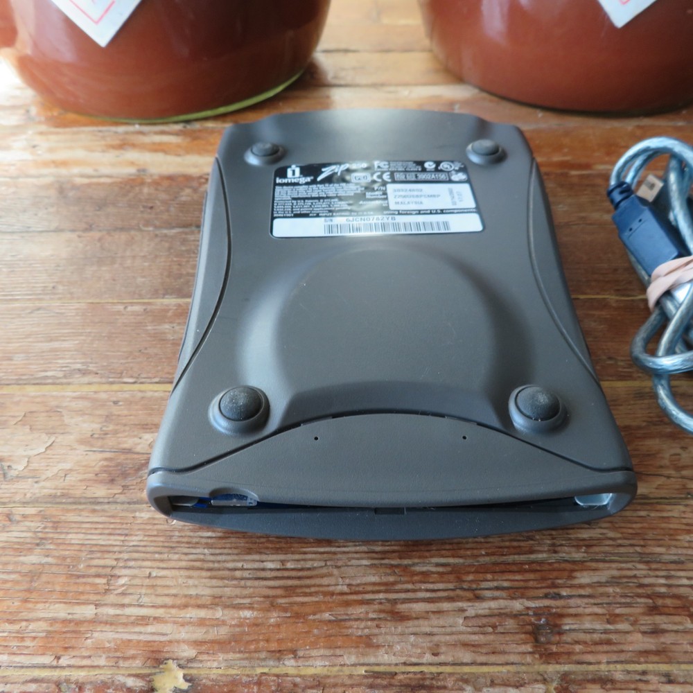 Iomega Zip 250 USB Powered External Drive With Cable READ!