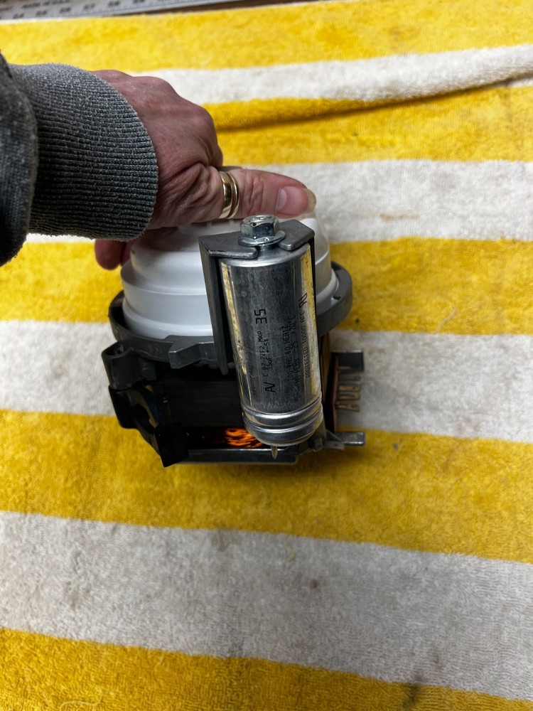 Bosch 00442548 Dishwasher Pump Circulating, Plastic damage